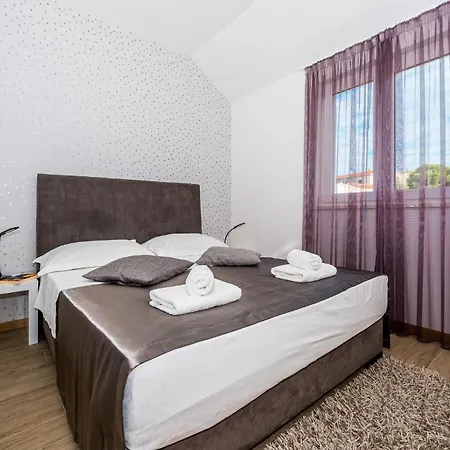 Apartment In Rogoznica With Sauna